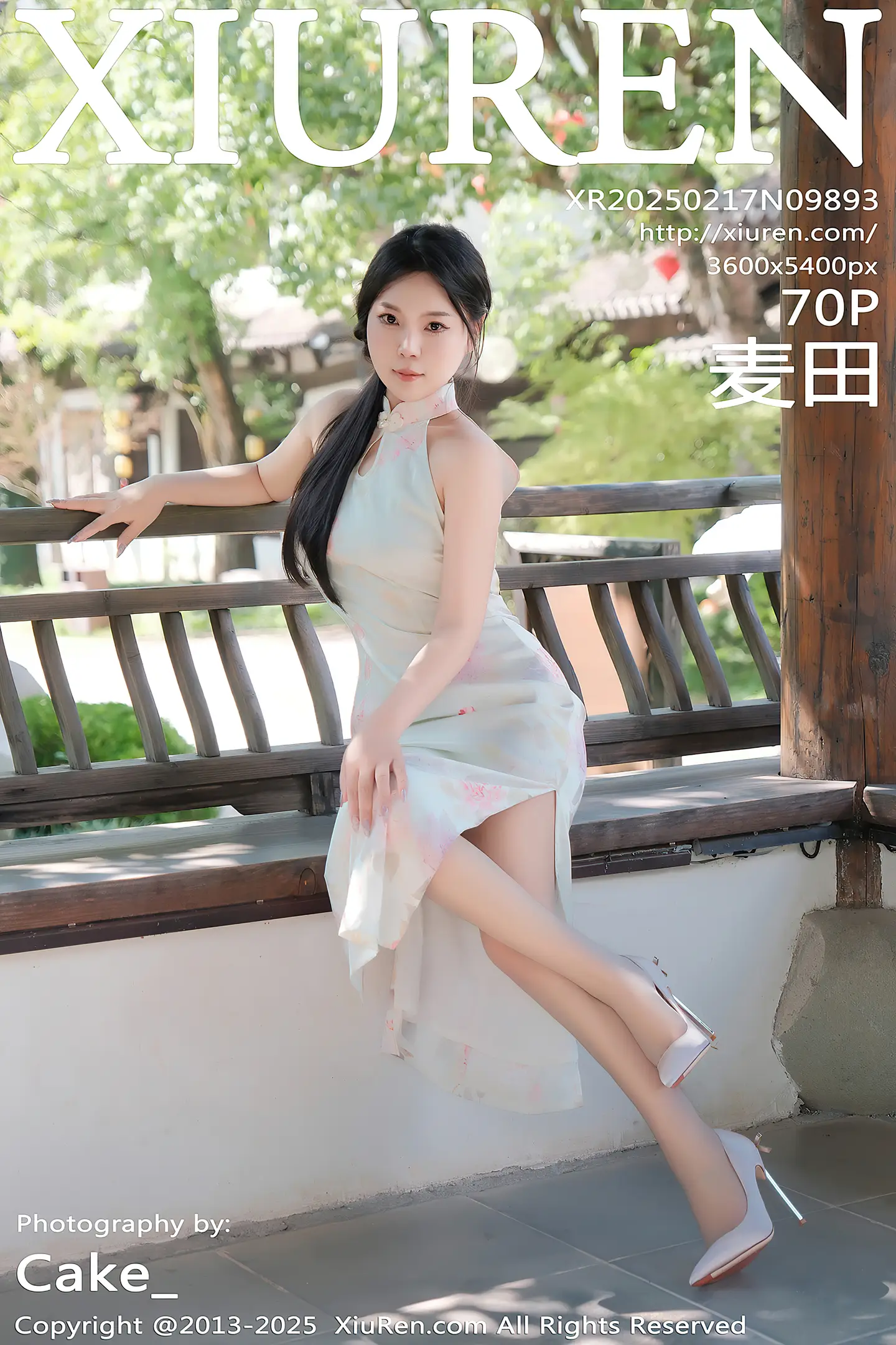 [XiuRen秀人网]No.9893_模特麦田性感浅蓝色旗袍配超薄无内肉丝秀曼妙身姿撩人诱惑写真70P-秀人网 - XiuRen.Xyz